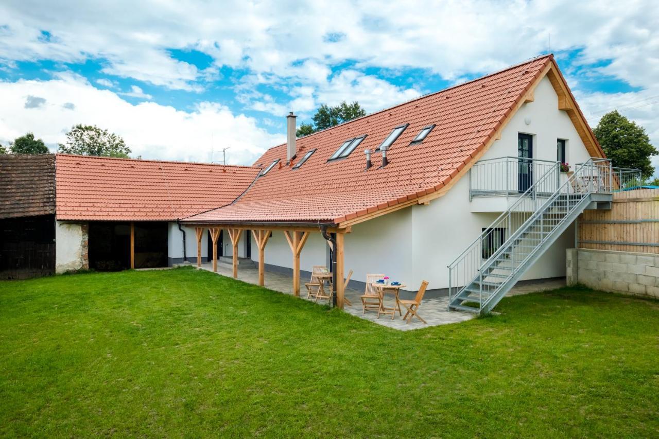 Apartmany Jedovary Trhove Sviny Exterior photo